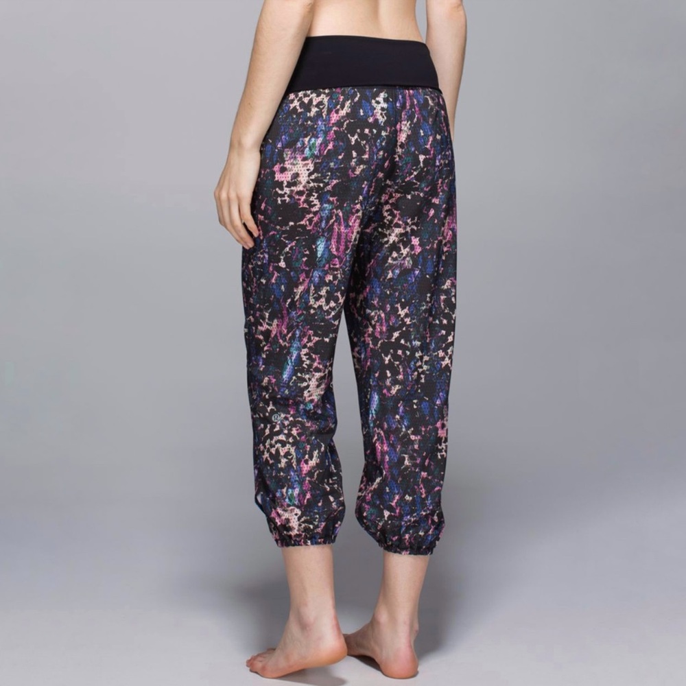 Lululemon black purple pink floral multi roll waist OM jogger pants - Picture 2 of 14